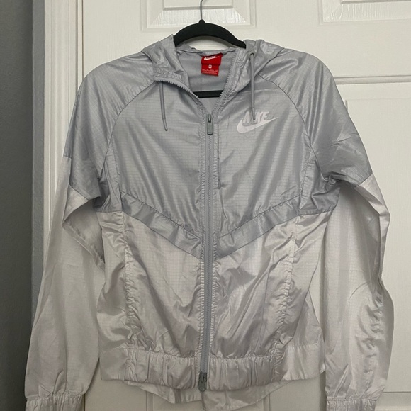 New nike windbreaker - Picture 1 of 4